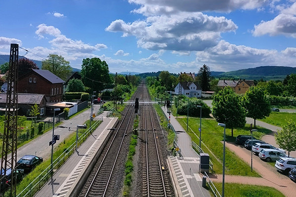 Bantelner Bahnhof bei Tag by Michaela Sen